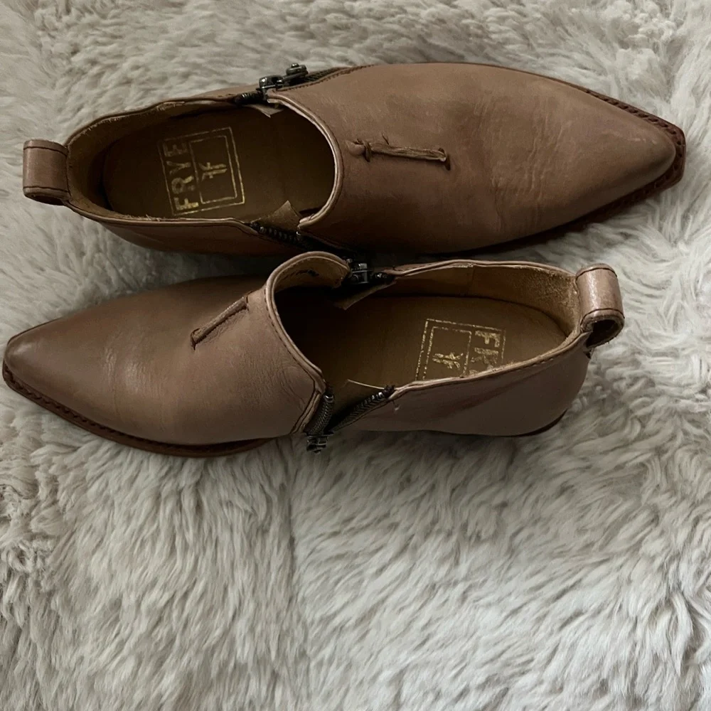 Frye Moto Shoe Booties. Size 6M Fawn color. Light Tan. Very Clean. Nice zippers - Picture 2 of 7